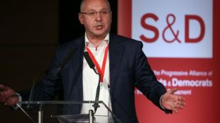 След 11 години начело на Партията на европейските социалисти Сергей