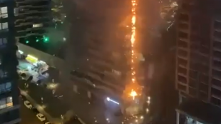 Небостъргач пламна в Истанбул Това стана ясно от кадри публикувани