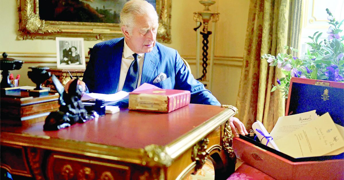 Британският крал Чарлз Трети отне офисите в Бъкингамския дворец на