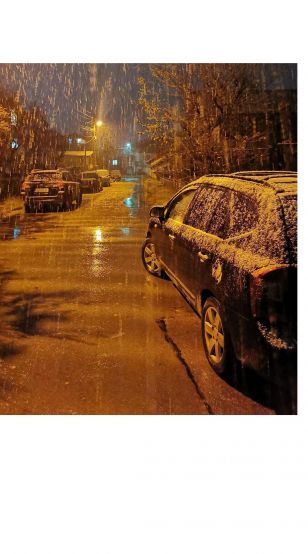 Първи сняг заваля в София Прехвърчащи снежинки в кв Симеоново