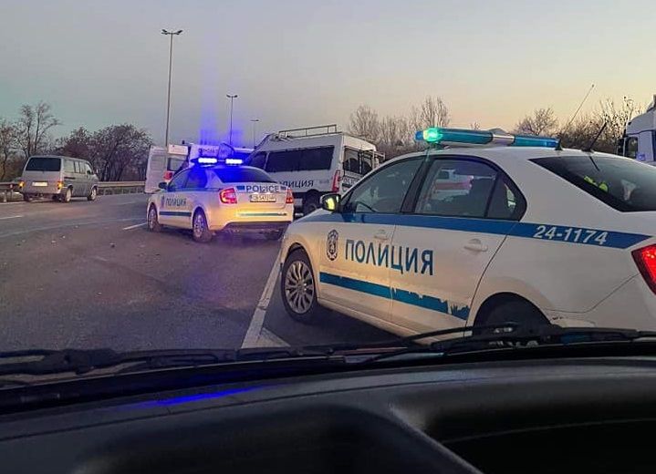 Полицай пострада тежко при катастрофа рано тази сутрин в София,