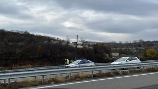 Катастрофа между лек автомобил и микробус на АМ Струма край