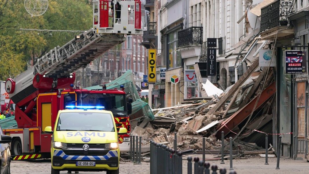 Две съседни сгради рухнаха във френския град Лил, предадоха информационни