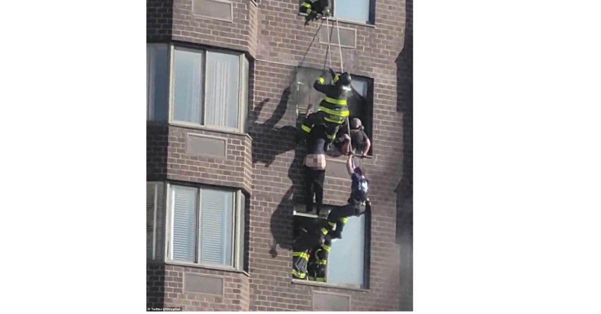 Най-малко 38 души са били ранени при пожар в жилищна
