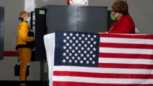 Гласуването на междинните избори за Конгрес в САЩ приключи Първите