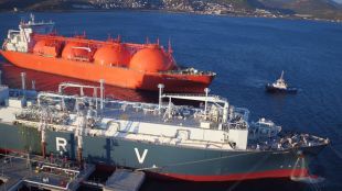 Първият кораб специално предназначен за връщане на втечнен природен газ