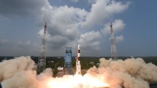 Индийската организация за космически изследвания успешно изстреля ракета носител с девет