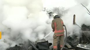 Пожар пламна в село Краище От огъня са се запалили