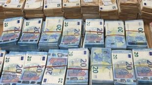 Служители отМитница Бургас откриха недекларирани 1 015 270 евро в