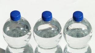 Първите доставки на бутилирана вода пристигнаха днес в Омуртаг С