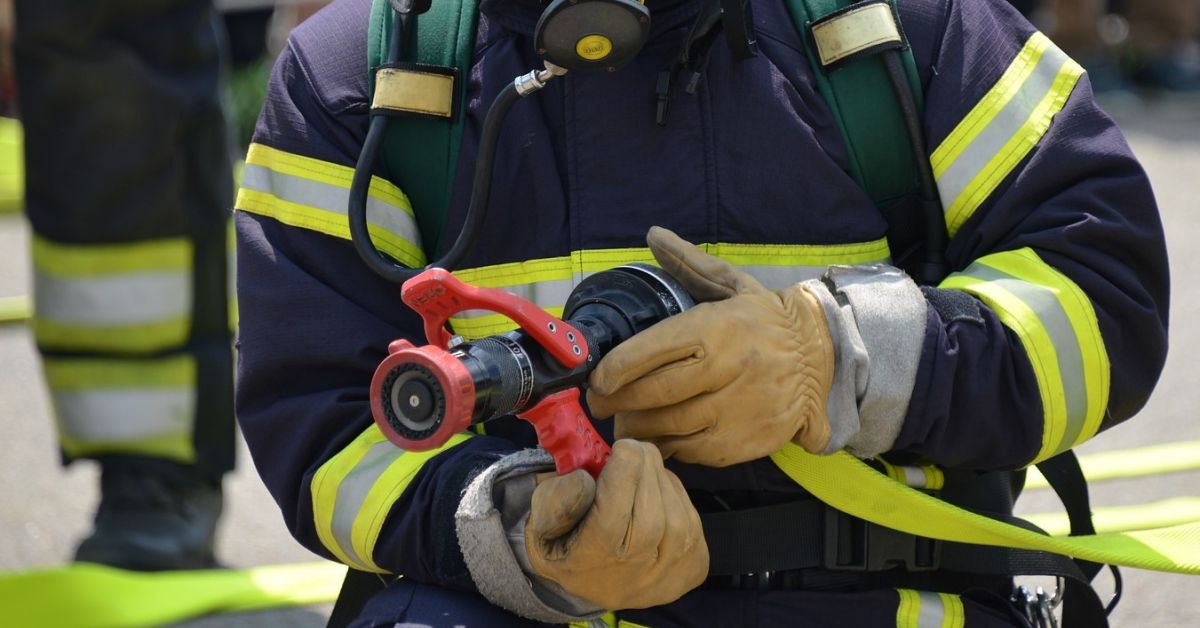 100 служители на спешна помощ са на мястоПожар е избухнал