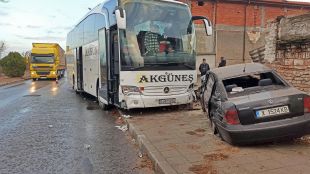 Автобус и кола катастрофираха днес в Симеоновград Инцидентът е станал