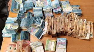 Митническите служители откриха недекларирана валута с левова равностойност 246 649