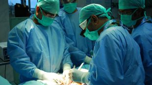 Италиански лекари извършиха първата в света трансплантация на черен дроб