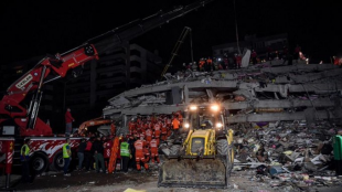 Най малко двама души са загинали след земетресение със сила 6