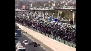 Нови протестни акции в Иран днес предава Франс прес  Според базираната