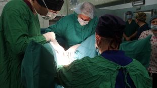 Уникална операция69 годишният пациент имал отвор между пикочния мехур и