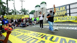Нарушителите се наказват със затворПарламентът на Индонезия прие нов наказателен