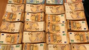 Служители от Митница Русе откриха близо 71 000 евро укрити