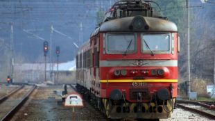Влак блъсна и уби жена на прелез в София научи