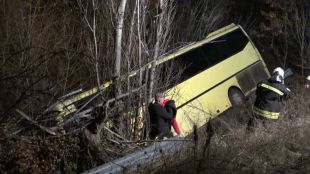 Инцидентът е станал малко след 18 часаТежка катастрофа с автобус