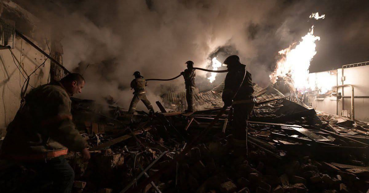 Най-малко 13 души загинаха при пожар в незаконен дом за