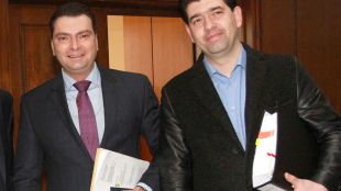 Общинските съветници от тематичната коалиция ГЕРБ СДС и Демократична България наказват