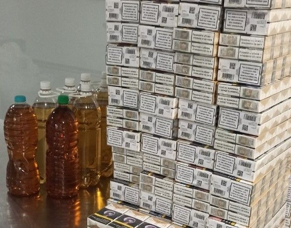 Митническите служители на Летище Варна откриха 20 литра наливен алкохол