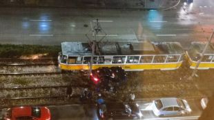 Катастрофа между трамвай и кола е станала в четвъртък вечерта
