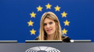 Евродепутатът Ева Каили доскоро заместник председател на Европейския парламент остава в