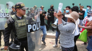 Броят на загиналите по време на протестите които заляха Перу