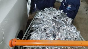 Общо 157 кг контрабанден тютюн за наргиле задържаха митническите служители