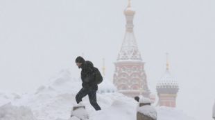 Обилен снеговалеж в Москва и околностите на предизвика проблеми с