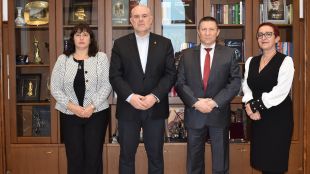 Главният прокурор на Република България Иван Гешев връчи днес 15 12 2022
