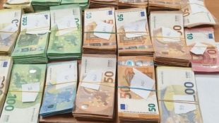 Митнически служители на МП Лесово откриха недекларирани 50 000 евро