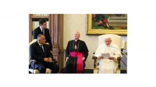 Лидерът на ГЕРБ Бойко Борисов отдаде почит на бившия папа