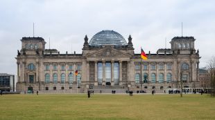 Германският парламент прие снощи резолюция в подкрепа на европейския път