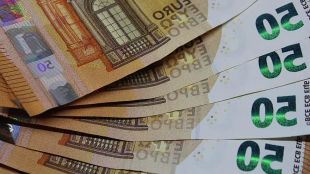Правителството обмисля увеличение до 780 евро на минималната заплата от