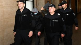 Двамата задържани полицаи обвинени във взимането на подкуп Ивайло Панков