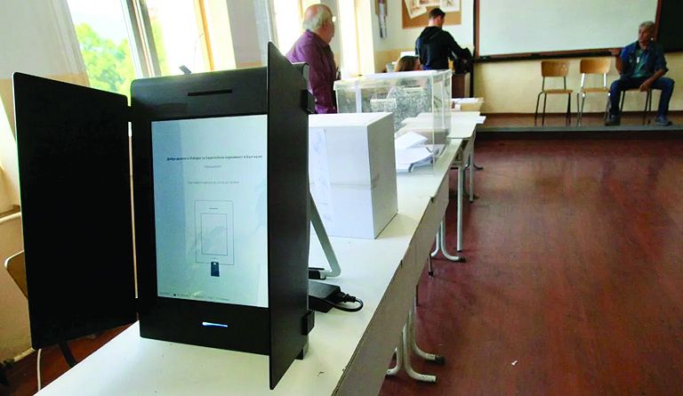Тестват техниката с хартия от БНБ за предсрочните избориВсе още