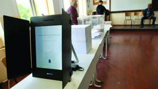 Тестват техниката с хартия от БНБ за предсрочните избориВсе още