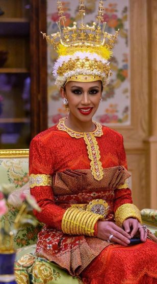 Султанът на Бруней омъжи петата си дъщеря