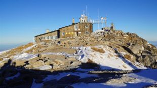 Почина парапланеристът който се удари в метеорологичната станция на връх