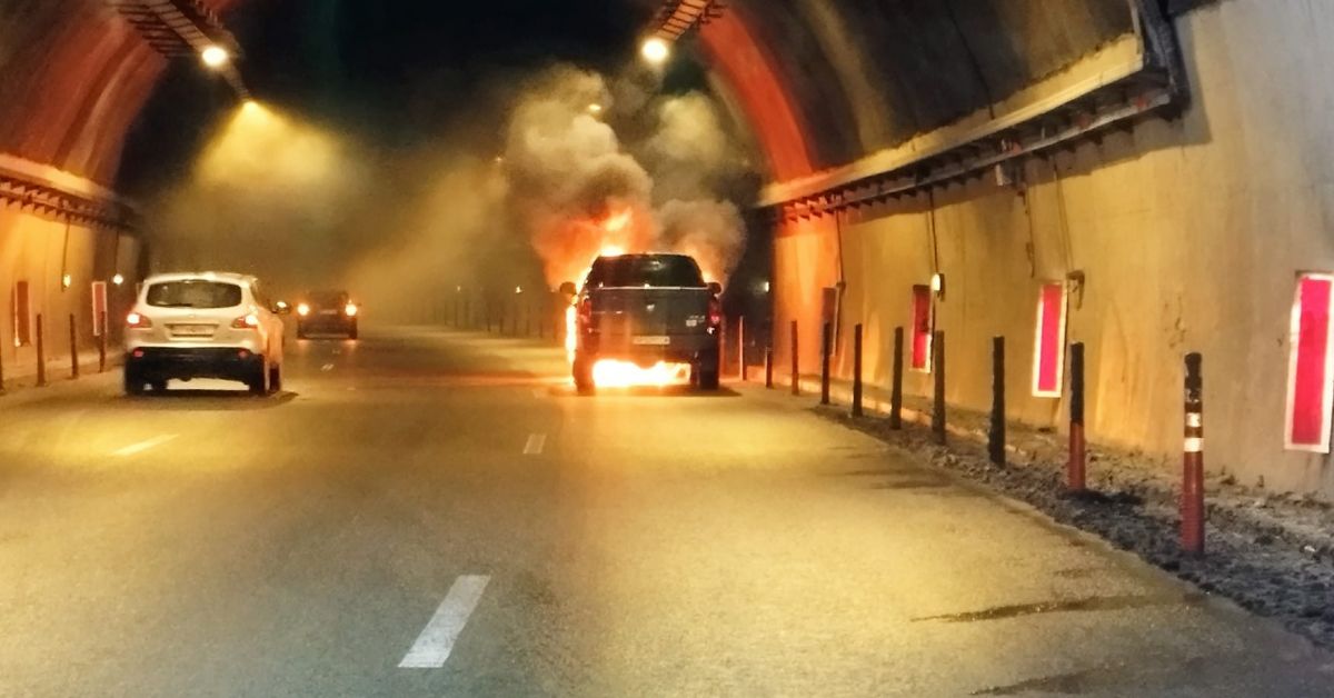 Автомобил се запали тази сутрин в тунел Витиня, предаде bTV.Информацията