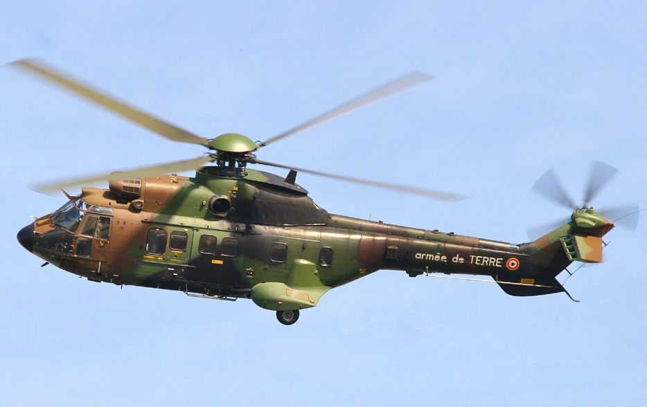 Екипаж на вертолет Кугар“ транспортира тежко пострадал мъж в района