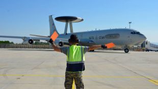 НАТО прехвърля няколко от разузнавателните си самолети намиращи се в