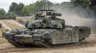 Първите британски танкове Чалънджър пристигнаха в Украйна съобщи късно снощи