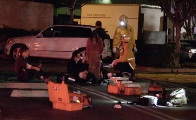 Девет души загинаха късно снощи при масова стрелба в Калифорния