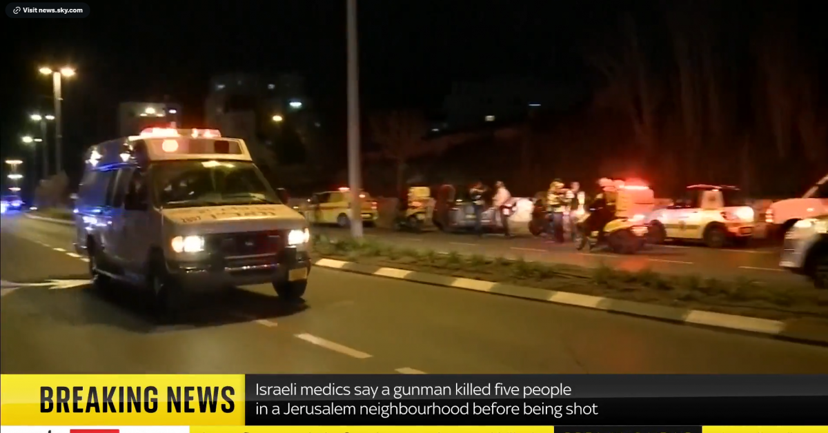 Седем убити и десетима ранени при стрелба по синагога в