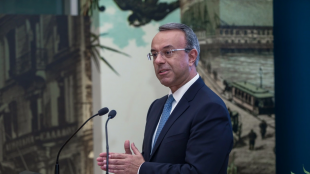 Министърът на финансите Христос Стайкурас обяви че правителството продължи компенсациите